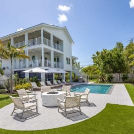 The Crestwood House - Private Heated Pool & Parking
