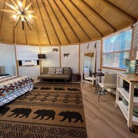 Valley Center में, होटल Glamping-Sky Dome Yurt-Tiny House-2 modern composting toilet
