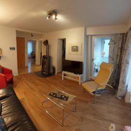 Renovierte 4,5-Zi-Wohnung mit Parkplatz in ruhiger Lage - 90m2, hotel in Wil