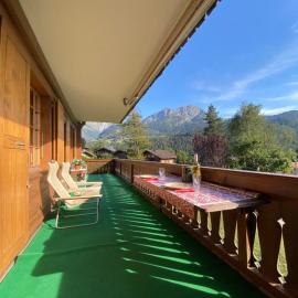 Charming apartment with great view, hotel i Château-d'Oex