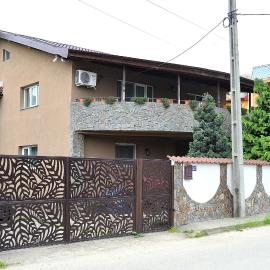 Casa Cri și Ramo, hotel a Bradu