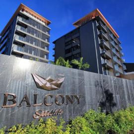 Balcony Seaside Sriracha Hotel & Serviced Apartments, hotel a Si Racha