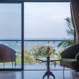 Hotel Atlanta - A Seaview Hotel، فندق في ميناء بلير
