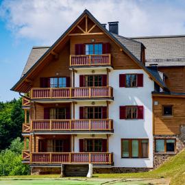 Pohorje Village Wellbeing Resort - Forest Apartments Videc, מלון בהוקו פורז'ה