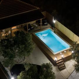 Σπίτι με πισίνα δίπλα στο αεροδρόμιο., hótel í Spáta