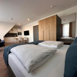 Hotel Schöne Aussicht, Stilvoll modern, direkt am Rüstersieler Hafen, hotel a Wilhelmshaven