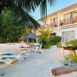 The Sunset Villa, hôtel à Dhiffushi