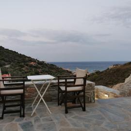 Heliopetra Sea View Studios, hotel in Agioi Apostoli