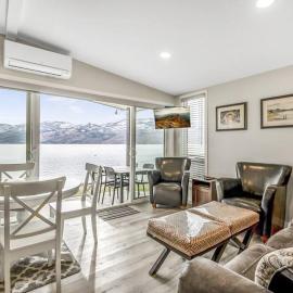 Family-friendly Cottage with amazing views, khách sạn ở West Kelowna
