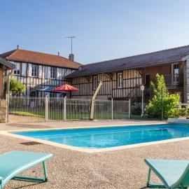 Gite les oiseaux_A Louvemont avec piscine chauffée، فندق في Louvemont