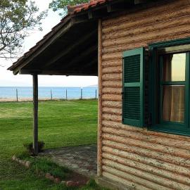 Wooden beach house / Nea Roda, Halkidiki, hotel in Nea Roda