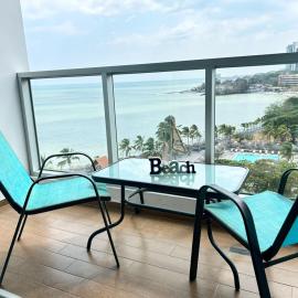 Beachfront 2BR Ocean view Balcony 3 Pools, viešbutis mieste Čamė