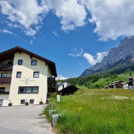 Tiroler Alpblick Appartements, hotell i Ehrwald
