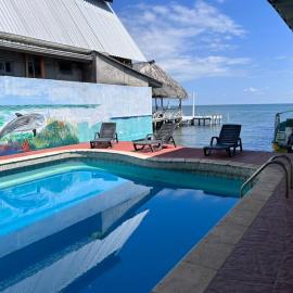 Hotel El Delfin, хотел в Ливингстън