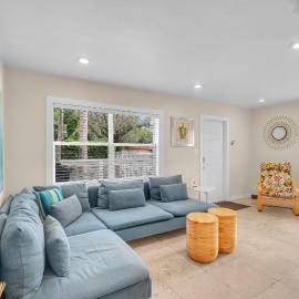 Grove Bay Bungalow - 2/2 Gated Cottage-Walk to Bay, hotel a Miami