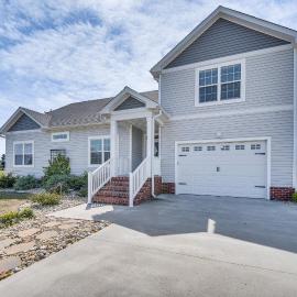 Stunning Cape Charles Retreat ~ 1 Mi to Beach, hotelli kohteessa Cape Charles