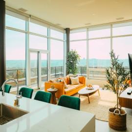 Luxury 2BR Penthouse Apt In Central Halifax, hotel i Halifax