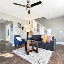 2BR Family Charmer Duplex near Drake, hotel in Des Moines