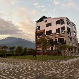 Qilai Fenghe B&B: Zhixue şehrinde bir otel