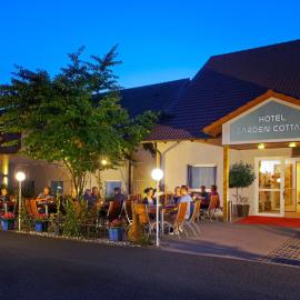 Hotel Garden Cottage mit kostenfreien Parkplätzen، فندق في درسدن
