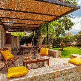 Villa "Acacia" très chaleureuse avec beau jardin - 4 à 6 personnes, hotel a Calvi