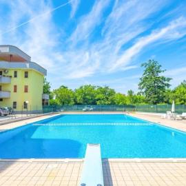La Dolce Vita - Apartment with shared pool and large terrace, hotel in Lido delle Nazioni