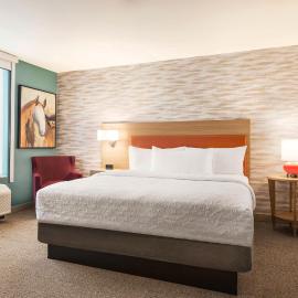 Home2 Suites By Hilton Cheyenne، فندق في شايان