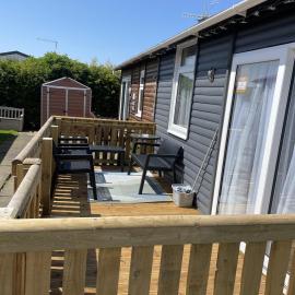 2 Bed Chalet Sleeps 4- Garden Pets Beach