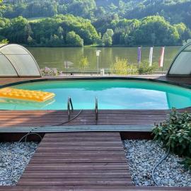 Bungalow Donaublick mit Pool und Garten, hotel in Sankt Nikola an der Donau