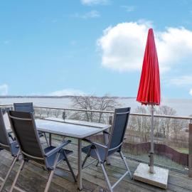 2 Bedroom Beach Front Apartment In Eckernförde, hotel in Eckernförde