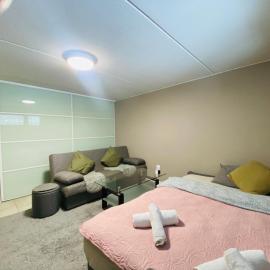 Welcoming room with private terrace, sauna and free parking, hotel Vantaaban