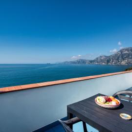 Casa Rosamare, 150 stairs from the road by Wonder Tour, hotel in Praiano