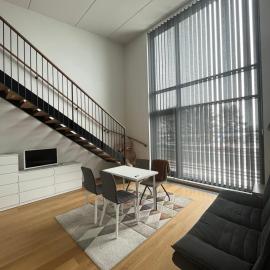 Spacious loft apartment with a lake view, hotel i Tampere
