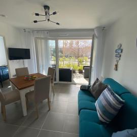 Cogolin Centre 1 bed Appartment, hotel em Cogolin