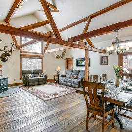 Beautiful Wasilla Home Rental w/ Deck & Gas Grill!, hôtel à Wasilla