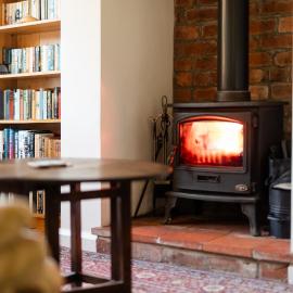 Oak House in Mid Wales with Log Burner By Seren Short Stays, hotel in Machynlleth