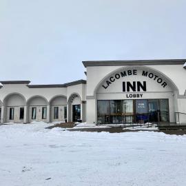 Lacombe Motor Inn, מלון בLacombe