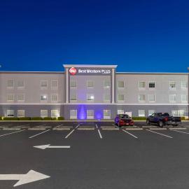 Best Western Plus Brunswick Inn & Suites, ξενοδοχείο σε Brunswick