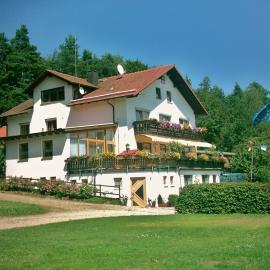 Landhotel Waldesruh, hotel di Furth im Wald