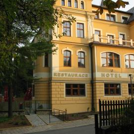 Hotel Hron, hôtel à Náchod