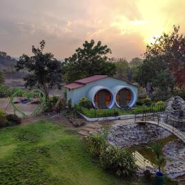 Van Vagdo Resort, מלון בGarudeshwar