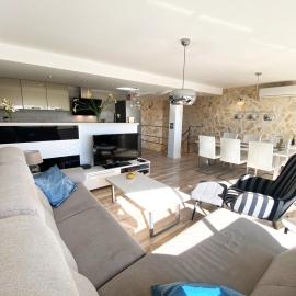 Spacious pet friendly luxury 2 bed 2 bath Calpe Port apartment with private parking