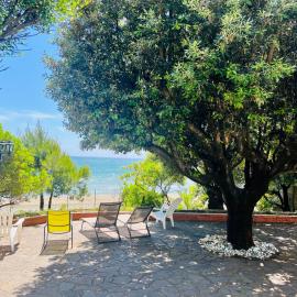 Villa GREG stupenda casa sulla spiaggia con accesso diretto al mare