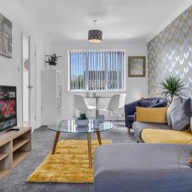 Modern 3BR Home in 9 Anson Rd Near Sandwell Hospital with Garden and Free Parking, hotel in West Bromwich