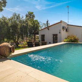 Pet Friendly Home In Guillena, hotel u gradu Guillena