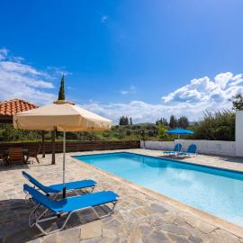 Villa Ira Finiki, hotel v destinaci Lachi