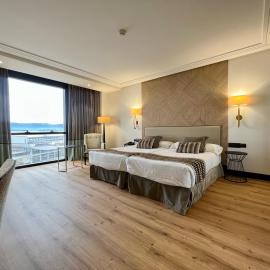 Hotel Bahía، فندق في سانتاندير
