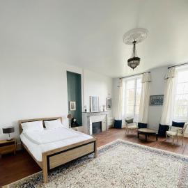 Villa Séquoia - Grande Chambre - SDB privée، فندق في بازاس