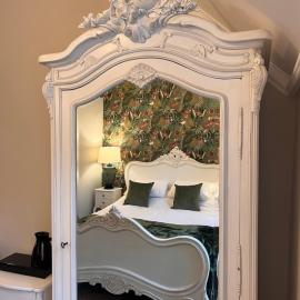 Roomours Hotel with Private Car Park, hotel in Llandudno