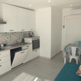 Donna Beatrice aMare beach house، فندق في دونالوكاتا